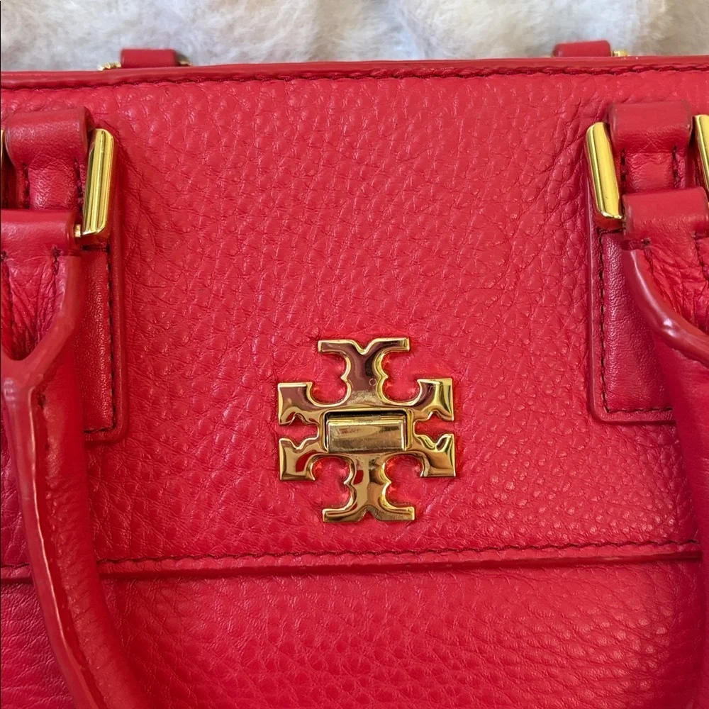 Tory Burch  Satchel  crossbody bag Pebbled Leather  Red  front pocket, gold tone